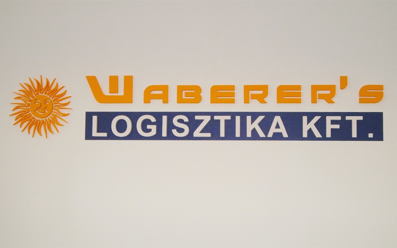 Waberer's: Beltéri habbetű felirat